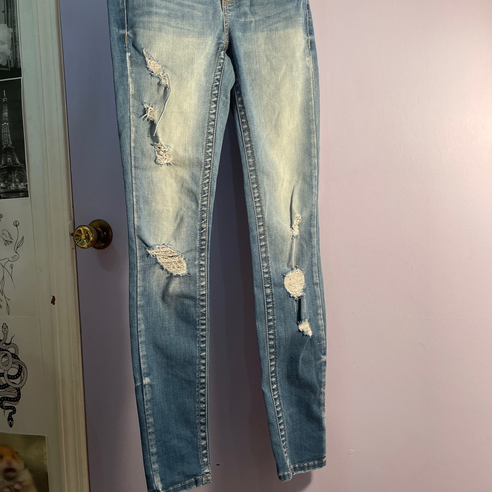 Mudd skinny jeans with holes